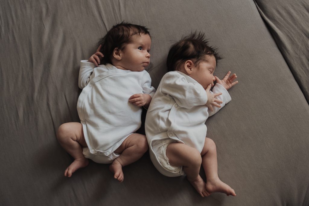 Newborn Baby Twins Family Session Zwillinge Neugeborene Familienfotografie